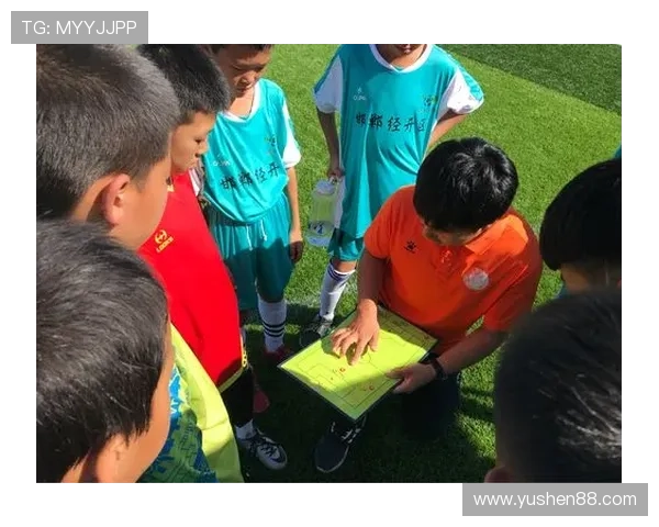 小哀与足球明星的梦想之旅：追逐绿茵场上的荣耀与友谊